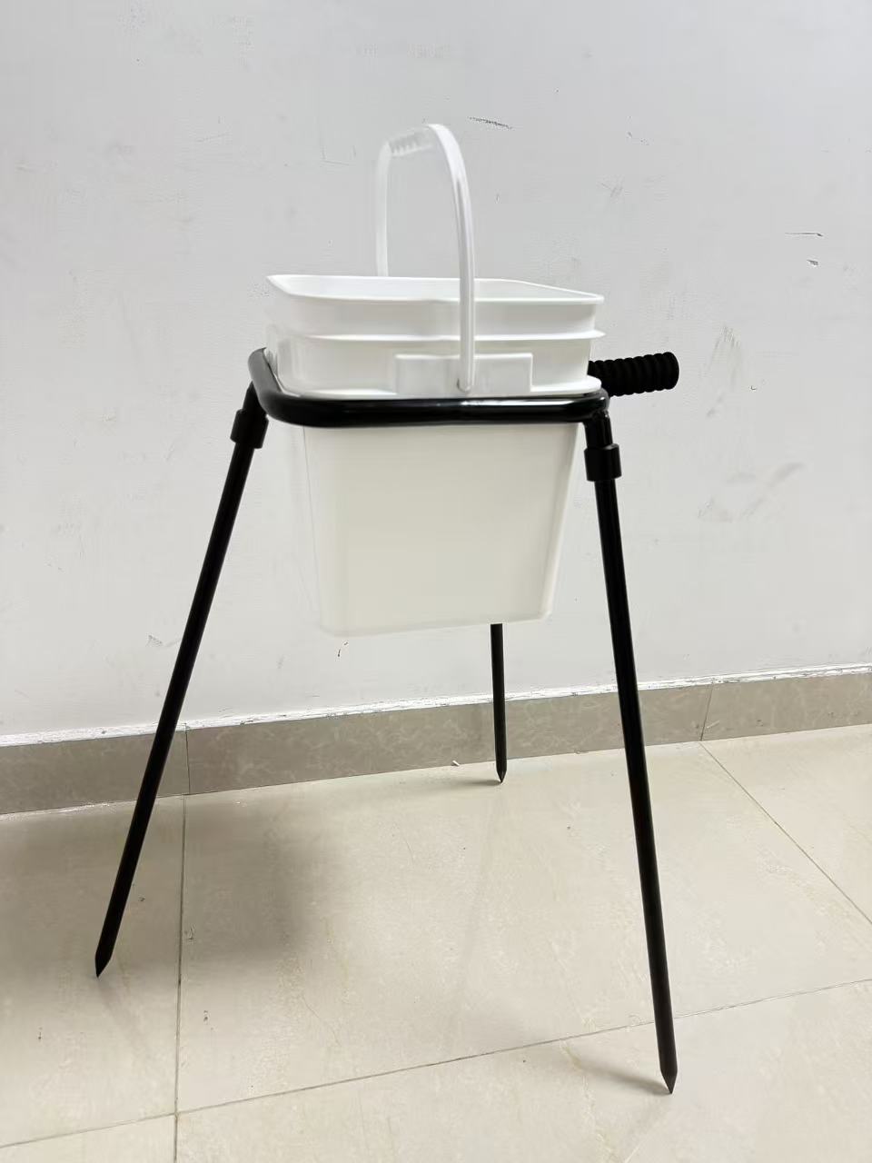 Spod Station with 10L White Bucket